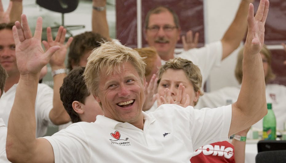 44-årige Schmeichel har god grund til at smile bredt, for millionerne ruller ind