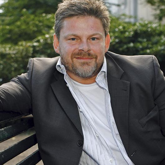 https://imgix.seoghoer.dk/media/se-og-hoer/kendte-danmark/stigrosenkoerekort1-jpg.jpg