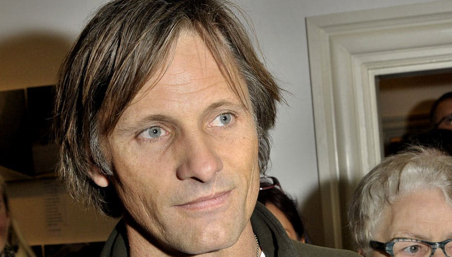 Viggo Mortensen er gavmild og har doneret overskuddet fra sin fotoudstilling til Dyreværnet