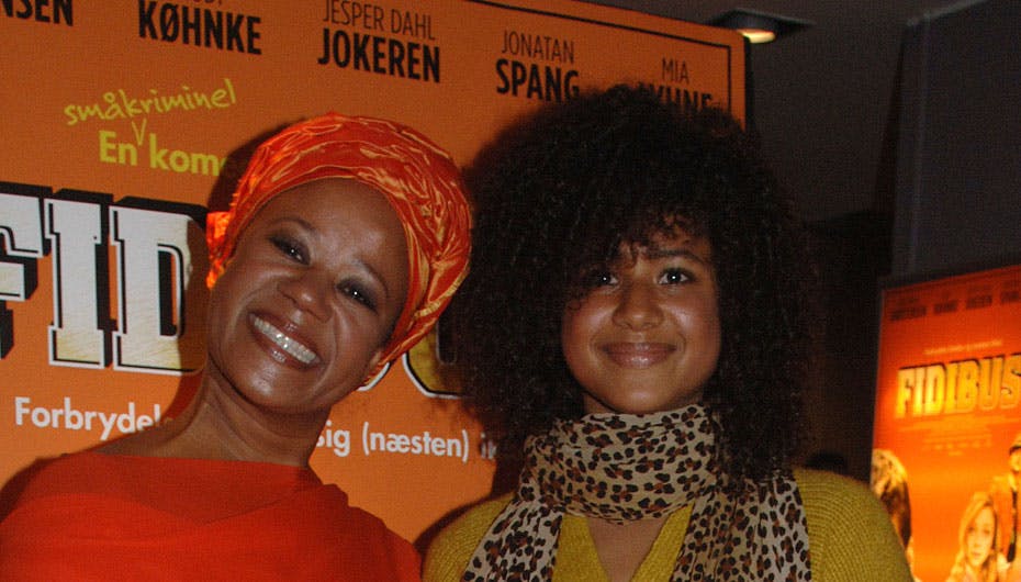 Olivia slægter sin mor Hella på og skal nu til at lave ungdoms-tv for DR