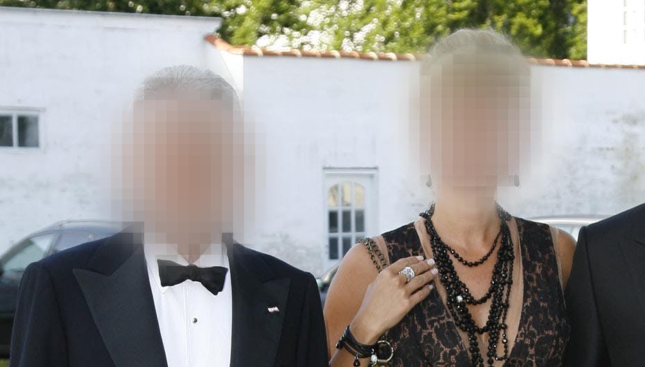 Den narkosigtede kvinde har søgt ly under farmands beskyttende vinge