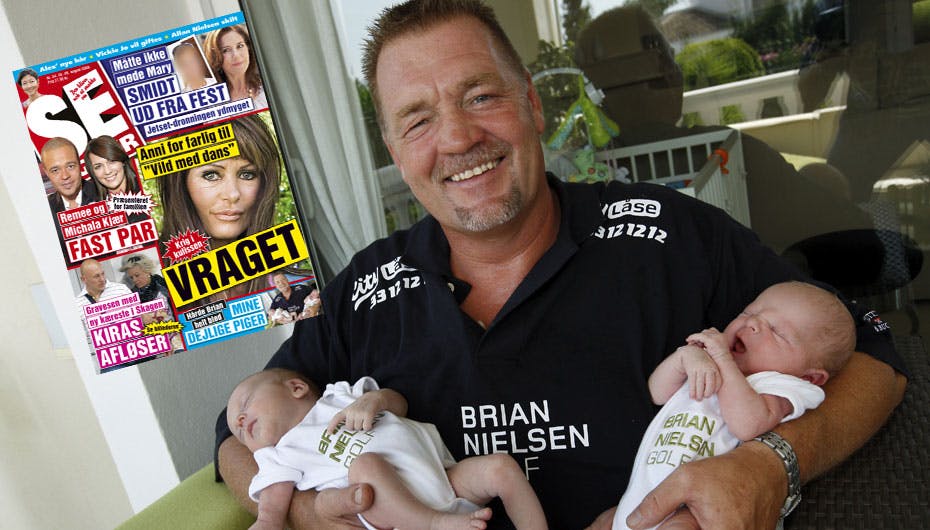 Boksebamsen er som smør, når han holder sine nyfødte tvillinger i sine store næver