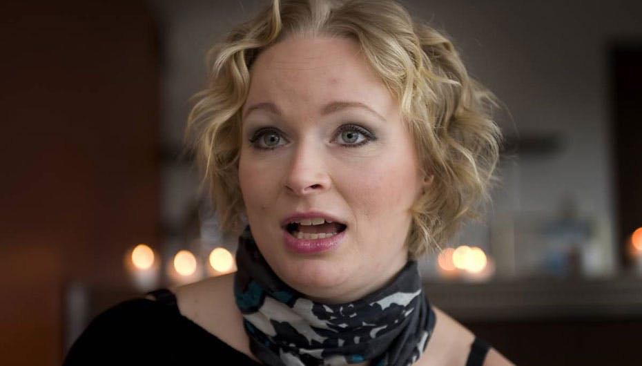 Vicki har ikke børn endnu, men hun er fuld af moderlig omsorg for de små firbenede
