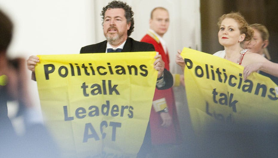 Politiet vil nu indgående undersøge, hvad der gik galt, siden 2 Greenpeace-aktivister kunne komme uden om alle sikkerhedsforanstaltninger