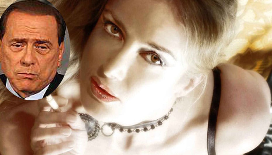 Berlusconi har egentlig ingen grund til at se sur ud; hans telefonsamtalepartner Patrizia D'Addario ser da godt ud