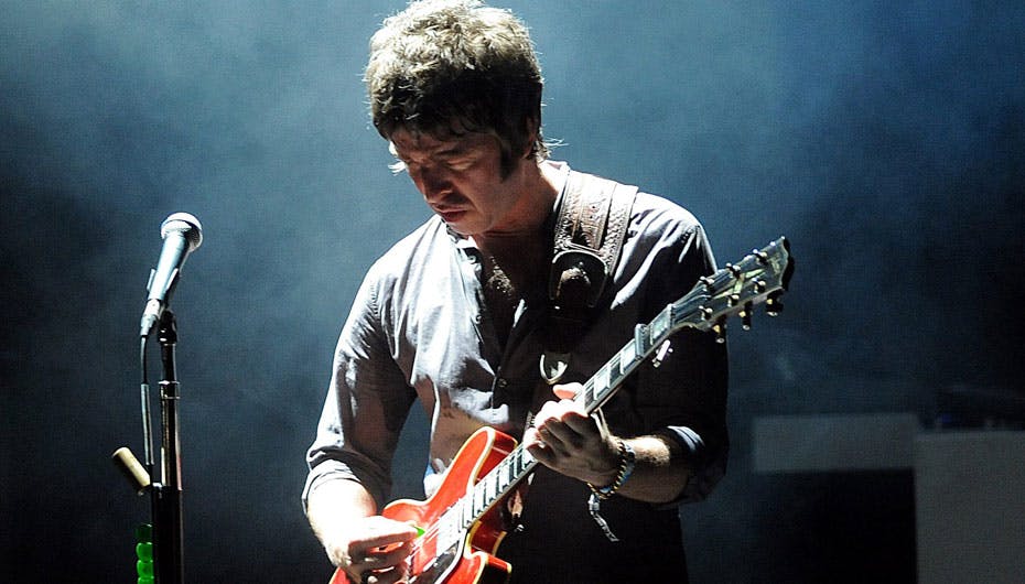 Noel Gallagher har ikke meget tilovers for de spanske arrangører, men pigerne og deres attributter ...