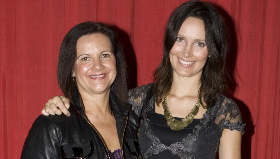 Anne-Mette Rasmussen og hendes yngste datter, som er blevet model for discounttøj