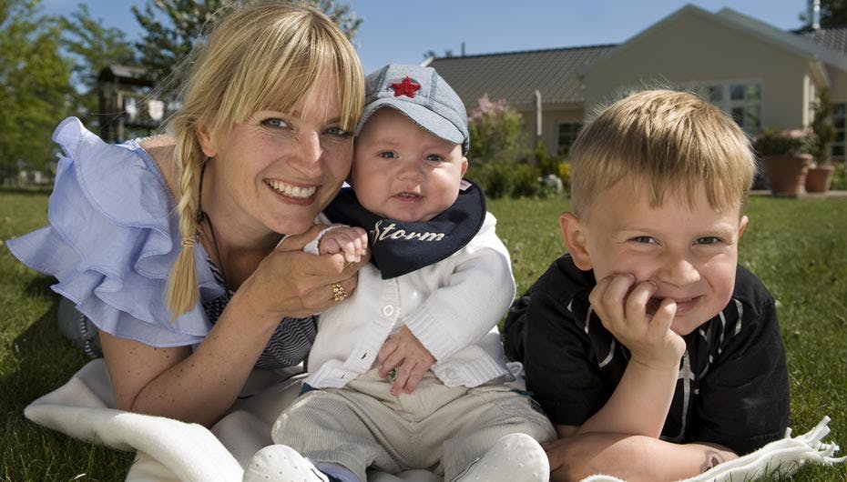 Annette Heick med sønnerne Storm og Eliot