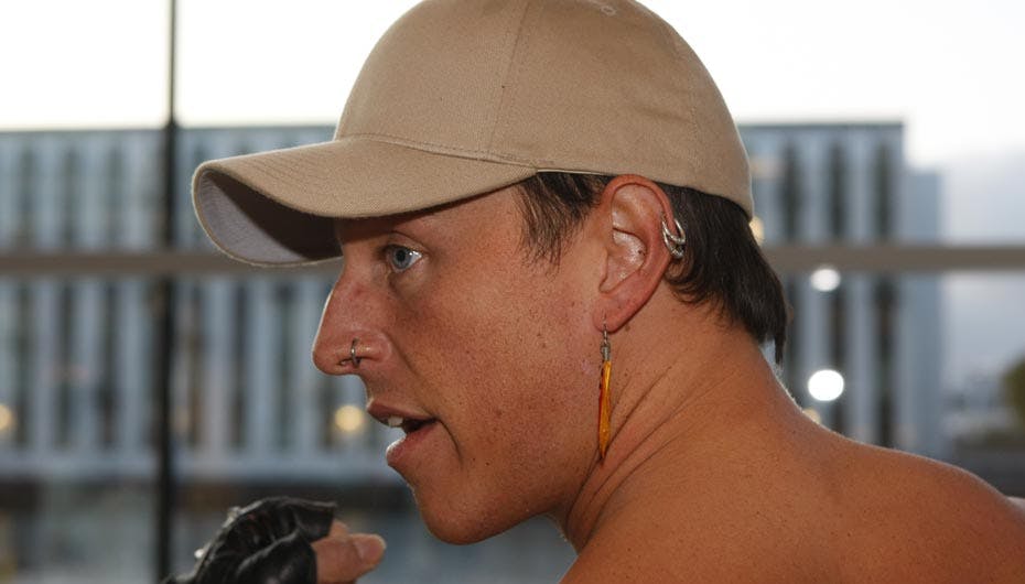 Sidney Lee savner sin pisk - nu vil han have en kunstig