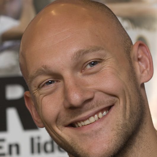 https://imgix.seoghoer.dk/media/se-og-hoer/kendte-dk09/oktober/thomas-gravesen1-jpg.jpg