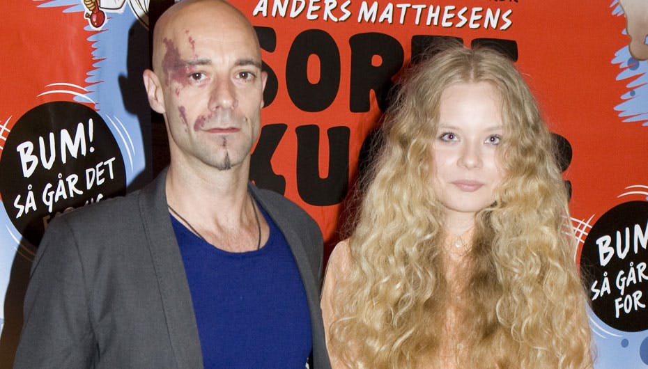 Jimmy har smukke Sally med forlagskvinden Lise Ringhoff