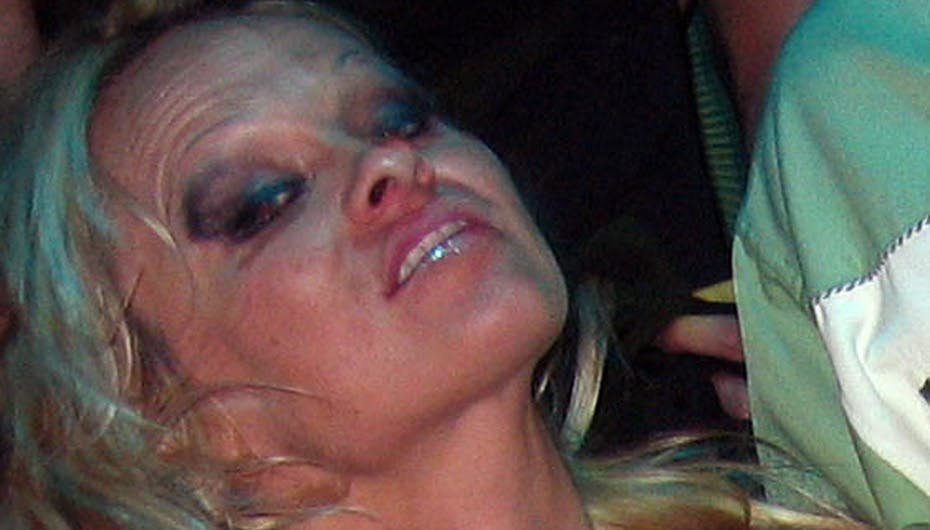 Pamela Anderson på vej hjem fra sin fødselsdagsfest