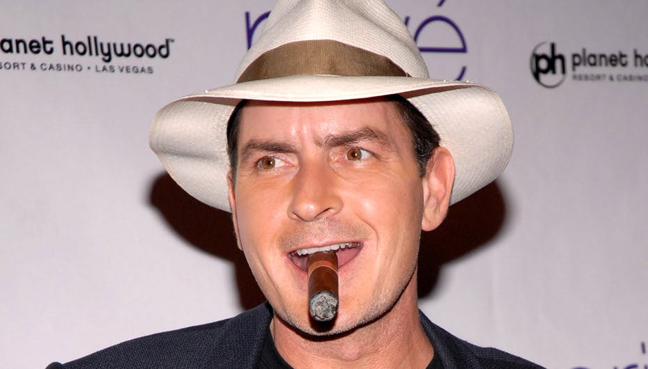 https://imgix.seoghoer.dk/media/se-og-hoer/kendte-udland/charlie-sheen-twins-1-jpg.jpg