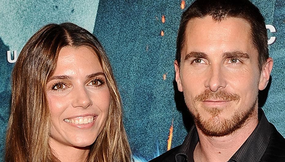 Christian Bale sammen med konen Sibi til premiere på Batman "The Dark Knight" i London. Det skulle være dagen forinden premieren, at overfaldet skulle have fundet sted