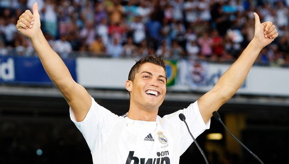 Ronaldo blev hyldet som en helgen, da han blev præsenteret i Madrid. Og visse fans ønskede at komme helt tæt på