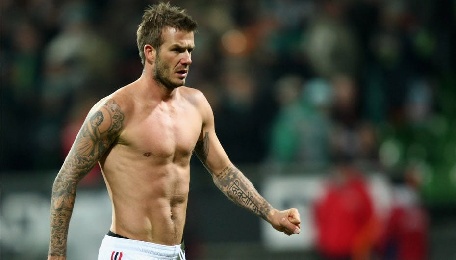 https://imgix.seoghoer.dk/media/se-og-hoer/kendte-udland/david-beckham-topless1-jpg.jpg