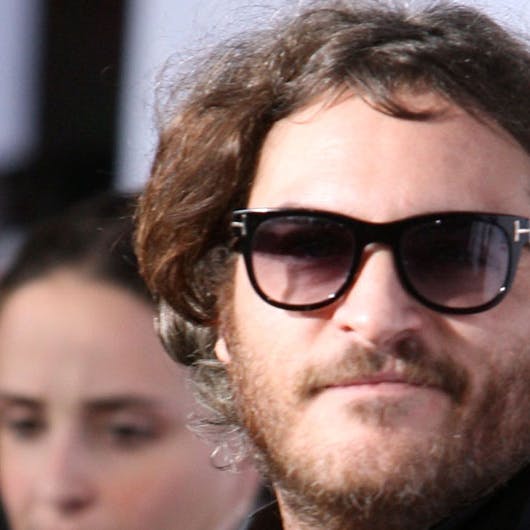 https://imgix.seoghoer.dk/media/se-og-hoer/kendte-udland/joaquin-phoenix-maerkelig-jpg.jpg