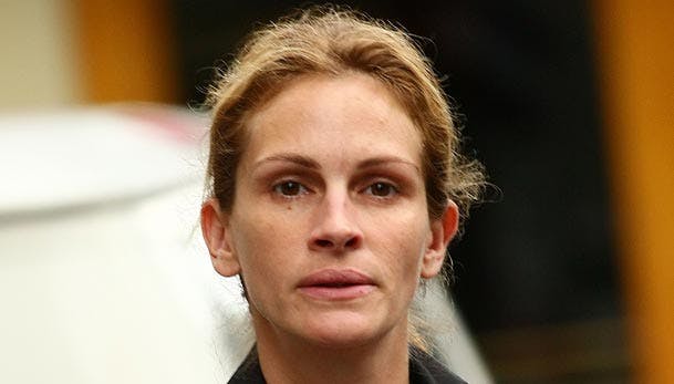 https://imgix.seoghoer.dk/media/se-og-hoer/kendte-udland/julia-roberts-lugter2-jpg.jpg