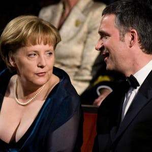 https://imgix.seoghoer.dk/media/se-og-hoer/kendte-udland/kanslerens-kavalergang-stor-jpg.jpg