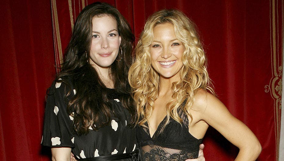 Både Liv Tyler og Kate Hudson ville ønske, de havde udforsket hinanden endnu mere end blot med kys
