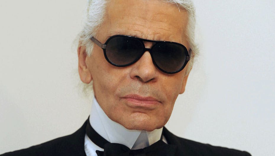 I dag er Lagerfeld modebranchens svar på Michael Jackson. Egentlig ren kitsch og fimseri, men fims på internationalt niveau