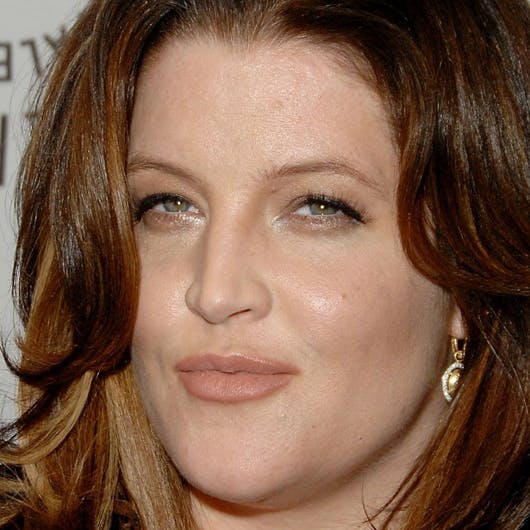 https://imgix.seoghoer.dk/media/se-og-hoer/kendte-udland/lisa-marie-presley-twins1-jpg.jpg
