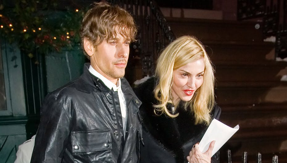 Madonnas nye fangst så lidt stiv ud i betrækket, da parret forlod restauranten sammen