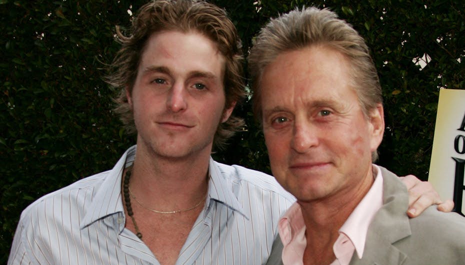 Michael Douglas med sønnen Cameron, mens han endnu havde grund til at være en stolt far