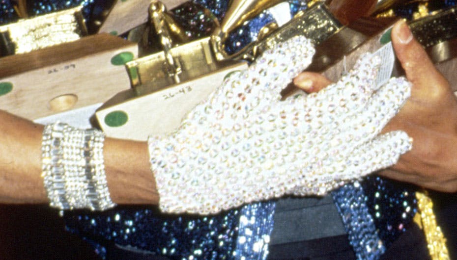 Michael Jacksons berømte hanske kommer på aktion til april