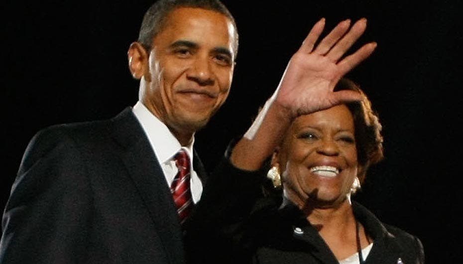 Obama har et godt forhold til sin svigermor. Hun skal tage sig af børnene, når han skal være præsident, og derfor flytter hun med ind i Det Hvide Hus