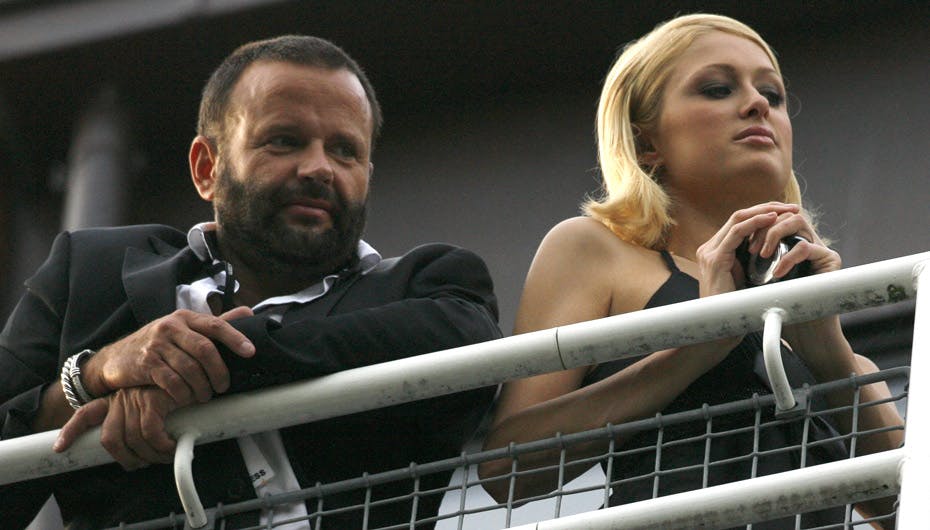 Paris hævder hun er for træt til at fuldføre programmet, der er lagt for hende