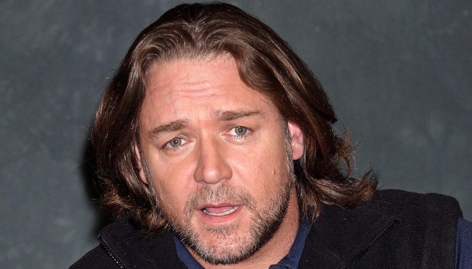 Russell Crowe lader håret vokse til rollen i "Robin Hood"