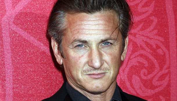 https://imgix.seoghoer.dk/media/se-og-hoer/kendte-udland/sean-penn-svigter-jpg.jpg