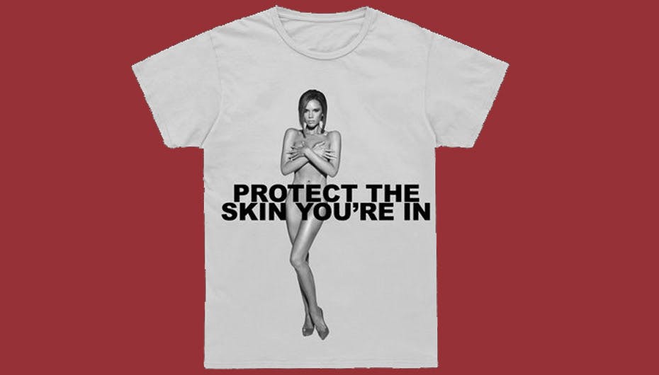 Victoria Beckham smider tøjet i en god sags tjeneste