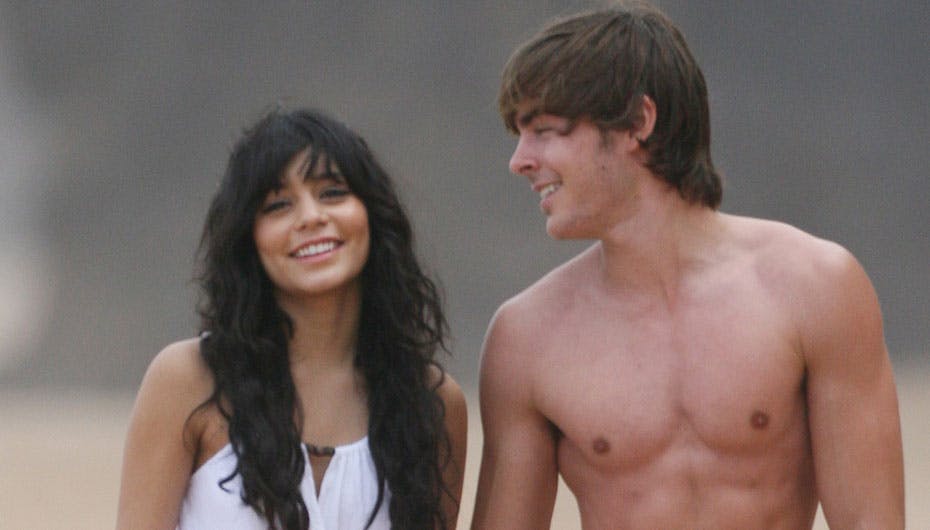 Det forelskede par Zac Efron og Vanessa Hudgens på stranden