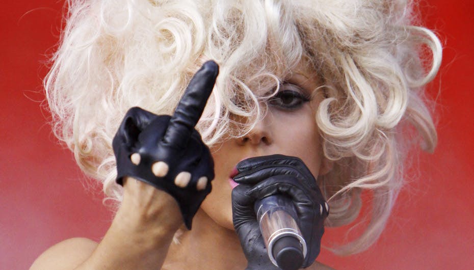 Kærestesorg og stort arbejdspress er ved at fylde Lady Gagas bæger til randen