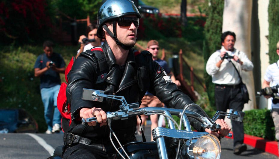 https://imgix.seoghoer.dk/media/se-og-hoer/kendte-udland09/august/justin-timberlake-harley1-jpg.jpg