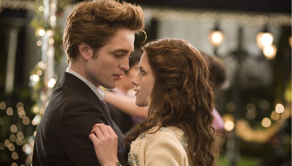 I ”Twilight” deler Robert Pattinson og Kristen Stewart flere intime øjeblikke, og det tyder det nu på, at de også gør i virkeligheden