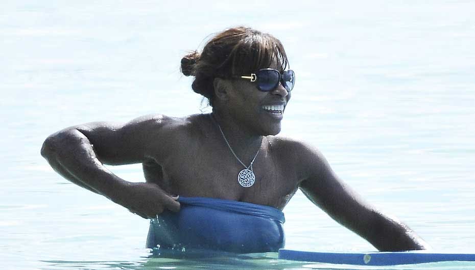 Serena var i vældigt humør, da hun boltrede sig i de caribiske bølger