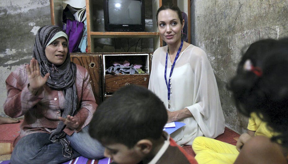Angelina Jolies store sociale engagement for verdens underbemidlede har denne gang bragt hende og manden, Brad Pitt, til Syrien