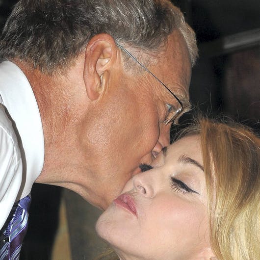 https://imgix.seoghoer.dk/media/se-og-hoer/kendte-udland09/oktober/letterman-kysser-madonna1-jpg.jpg