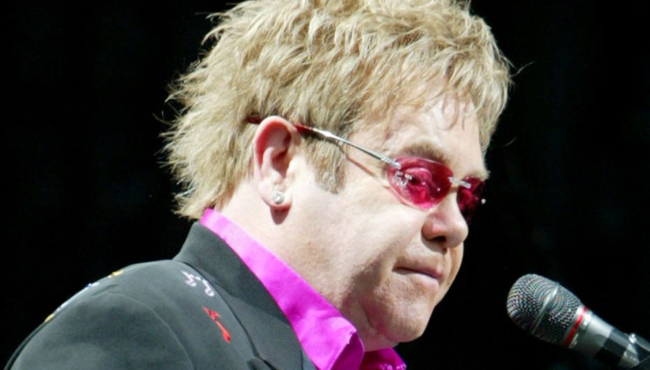 Hvis Elton John vil være far i en alder af 62 år, må han sandsynligvis lede andre steder end i Ukraine