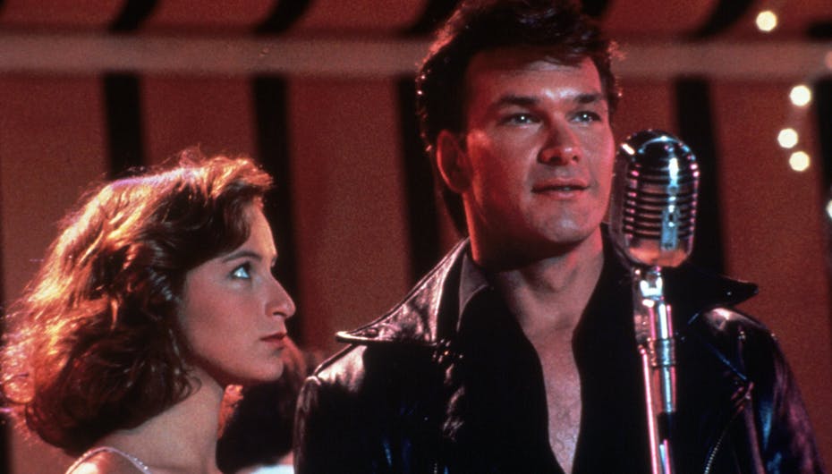 Et klassisk øjeblik fra "Dirty Dancing", hvor Patrick Swayze og Jennifer Grey brilliere på dansegulvet