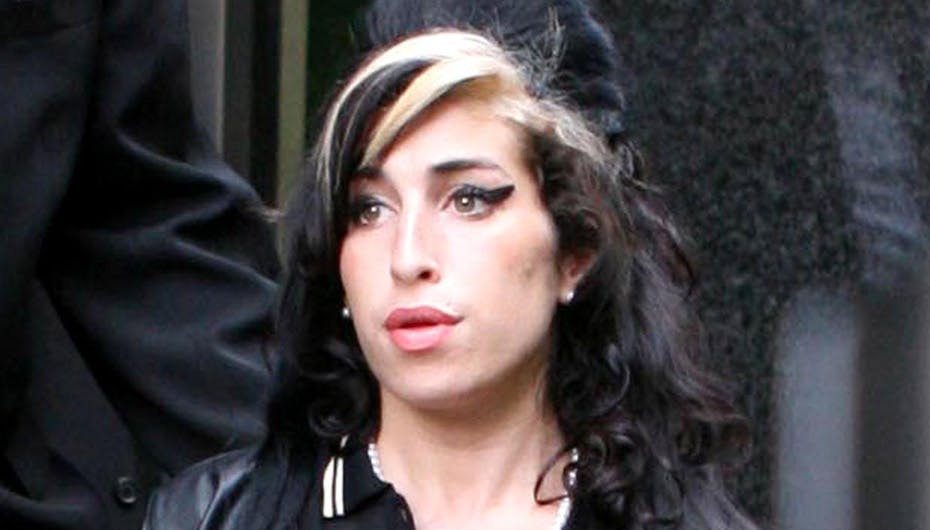 Winehouse er ikke den eneste, der påstår at have set spøgelset – måske går Jacko igen