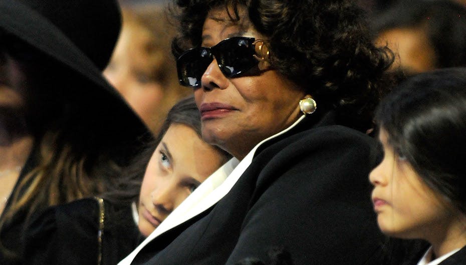 Katherine Jackson tog sig kærligt af Michaels børn ved begravelsen