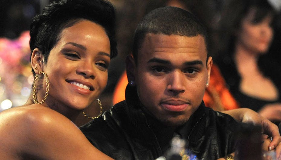 Så glade var popidolerne for hinanden, inden Chris Brown gik amok og overfaldt Rihanna inden Grammy-uddelingen i februar