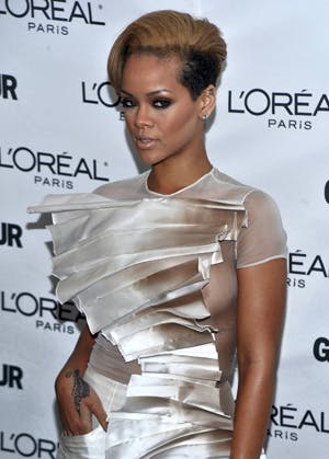 https://imgix.seoghoer.dk/media/se-og-hoer/musik-09/november/rihanna-barm3-jpg.jpg
