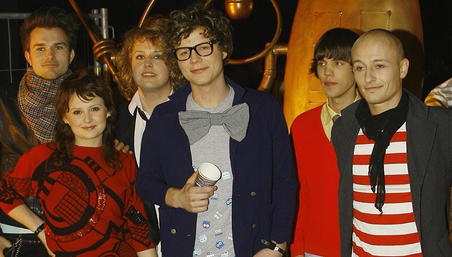 Hitmagerne Alphabeat er i Danmark for at holde juleferie