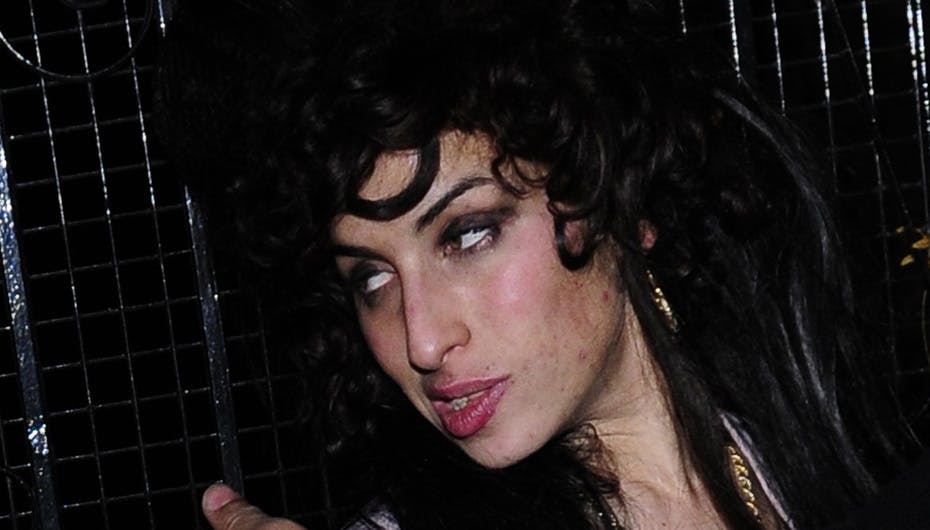 10 dage holdt Amy Winehouse sig stoffri, før manden fik det ødelagt