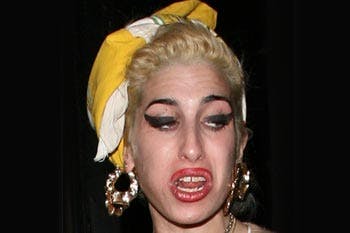 https://imgix.seoghoer.dk/media/se-og-hoer/musik/amyblondaabenmund-jpg.jpg